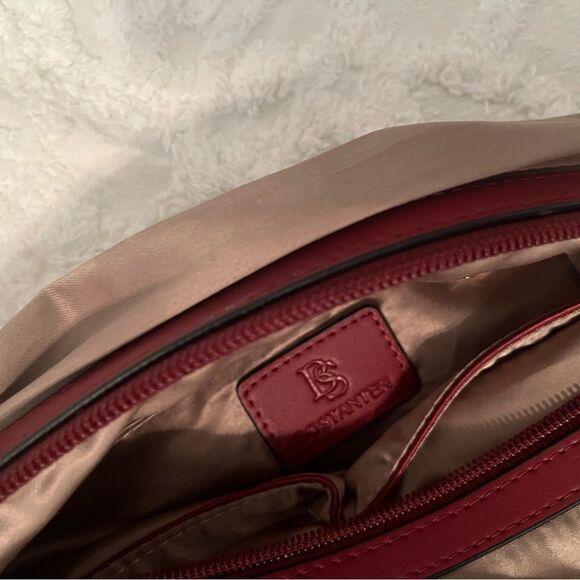 Bostonian Red Shoulder Bag with Structured Design - Picture 11 of 16